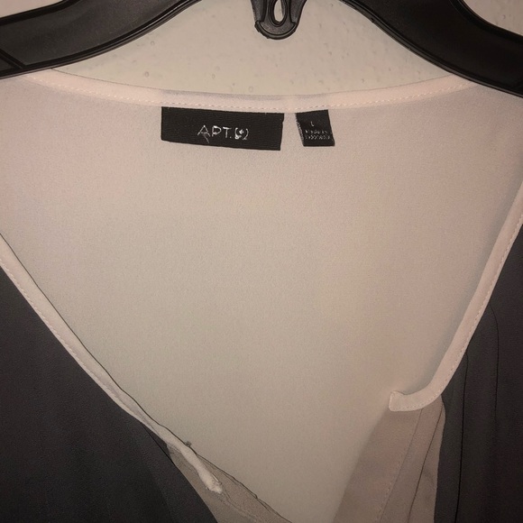 Women’s Longsleeve Blouse. - Picture 2 of 2